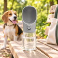 Gourde pour chien pendant une pause promenade